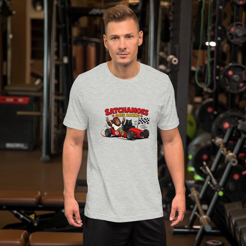 Lustiges Rennshirt für Damen und Herren, Sasquatch-Rennwagen-Geschenk-T-Shirt, Zielflaggen-Shirt mit schwarzer Katze, Satchamoes Goes Racing Bild 2