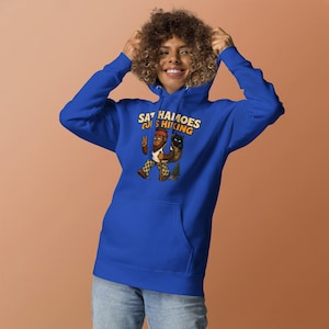 Sudadera divertida para senderismo para hombres y mujeres, sudadera de regalo para excursionistas con temática de Sasquatch, sudadera con capucha para acampar y senderos con diseño de gato negro, Satchamoes Goes Hiking imagen 5