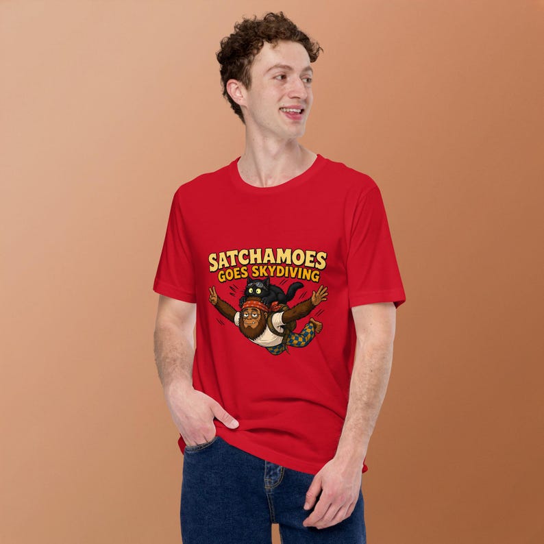 Funny Skydiving Shirt Men Women, Sasquatch Skydiver Gift Tee, Parachute Shirt with Scared Black Cat, Satchamoes Goes Skydiving imagen 3