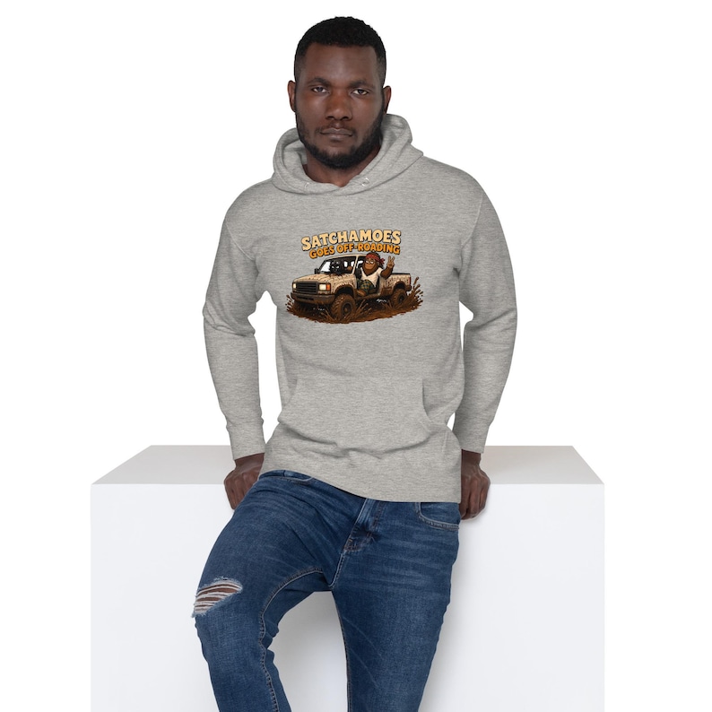 Sudadera divertida todoterreno para hombre y mujer, sudadera de regalo Sasquatch Mudding, sudadera con capucha de camioneta Muddy Cat, Satchamoes Goes Off Roading imagen 2