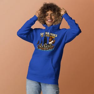Funny Fishing Hoodie Men Women, Sasquatch Fisherman Gift Sweatshirt, Lake Life Boat Hoodie Black Cat, Satchamoes Goes Fishing Bild 5