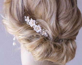 Ivory flower hair comb. Bridal accessories. Bridal hair comb, Pearl rhinestone hair comb, Wedding accessories. Pearl hair comb.