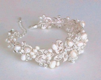 Bridal bracelet.  Bridal accessories. Wedding bracelet. Pearl Rhinestone Bracelet. wedding jewelry for brides. Freshwater pearl bracelet.