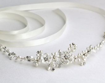 Floral headpiece. Bridal hair accessories. Headband. Unique bridal hair jewel. Pearl bridal hair accessories.