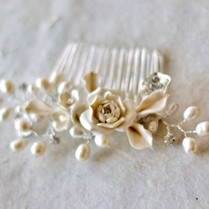 Pearl hair comb. Bridal hair accessories, Creamy color bridal comb. Wedding Decorative Combs.  Bridal headpiece. Bridal Hair Comb