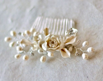 Pearl hair comb. Bridal hair accessories, Creamy color bridal comb. Wedding Decorative Combs.  Bridal headpiece. Bridal Hair Comb