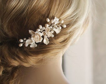 Bridal hair comb. Wedding Decorative Combs. Bridal Hair accessories. Creamy flower Bridal hair piece. Pearl hair comb. Wedding Hair Comb.