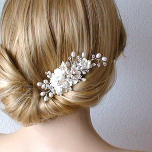 Flower hair comb. Bridal Decorative Comb. Pearl headpiece. Wedding hair comb. Flower hair comb.Bridal hair accessories.