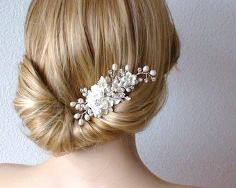 Flower hair comb. Bridal Decorative Comb. Pearl headpiece. Wedding hair comb. Flower hair comb.Bridal hair accessories.