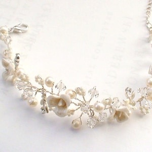 Ivory Bridal bracelet. Fresh water pearl bracelet. Bridal accessories. Wedding jewelry. Pearl bracelet.Crystal/ Pearl bracelet.