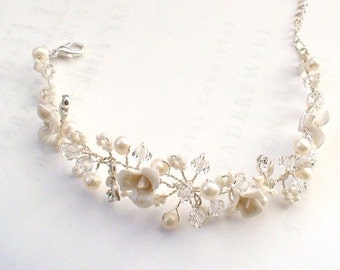 Ivory Bridal bracelet. Fresh water pearl bracelet. Bridal accessories. Wedding jewelry. Pearl bracelet.Crystal/ Pearl bracelet.