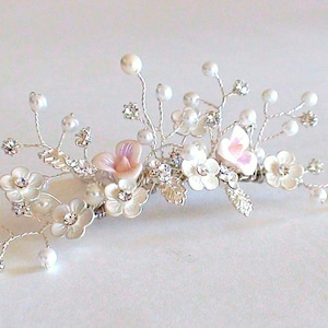 Lavender flower pearl tiara. Pink light purple flower  hair comb. Ligh purple hair accessories. flower hair comb.