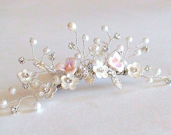 Lavender flower pearl tiara. Pink light purple flower  hair comb. Ligh purple hair accessories. flower hair comb.