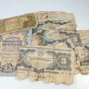 Lotto di banconote antiche strappate, Vecchia carta moneta, Russia imperiale e prima URSS, 5 rubli, 1 rublo e 3 chervontsev - 1909, 1932, 1938