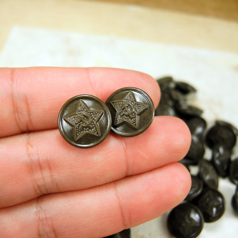 b53 Small plastic buttons set of 48