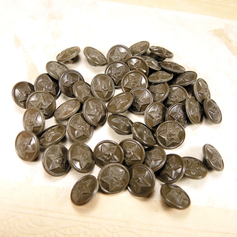 b53 Small plastic buttons set of 48