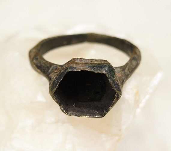 Antique Signet Ring, Ancient Bronze Ring, Primiti… - image 1