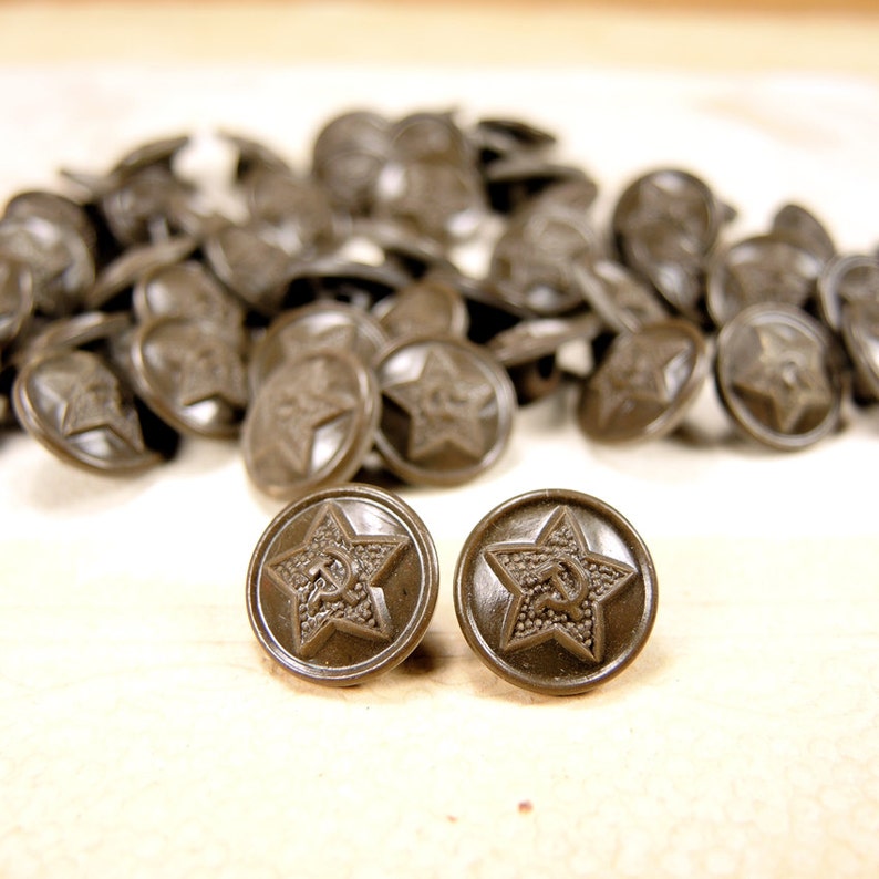 b53 Small plastic buttons set of 48