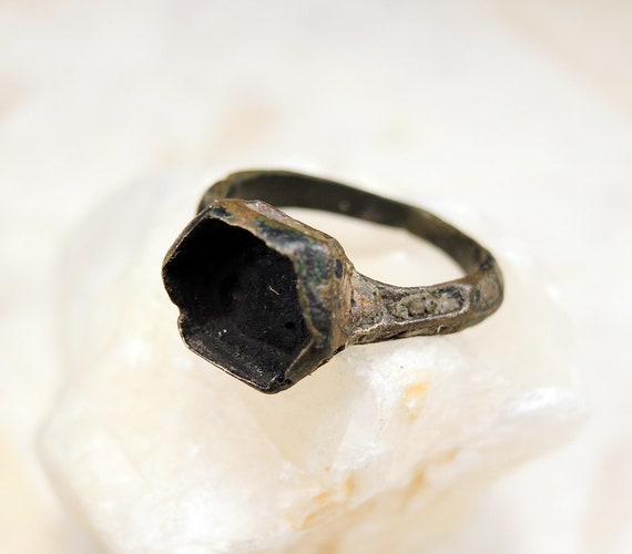 Antique Signet Ring, Ancient Bronze Ring, Primiti… - image 3