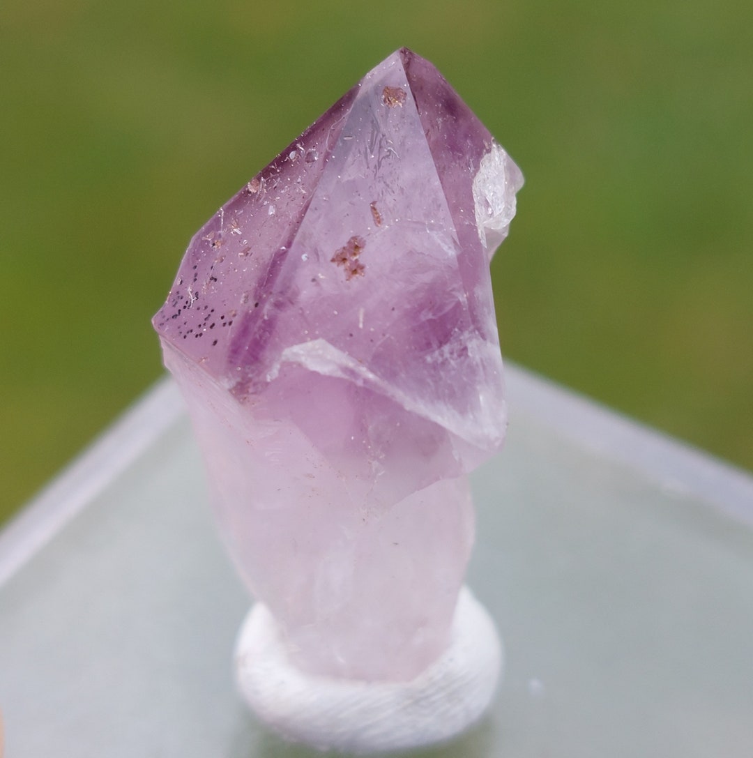 ニュージャージー産アメジストポイント、ヘマタイト含有ファントム