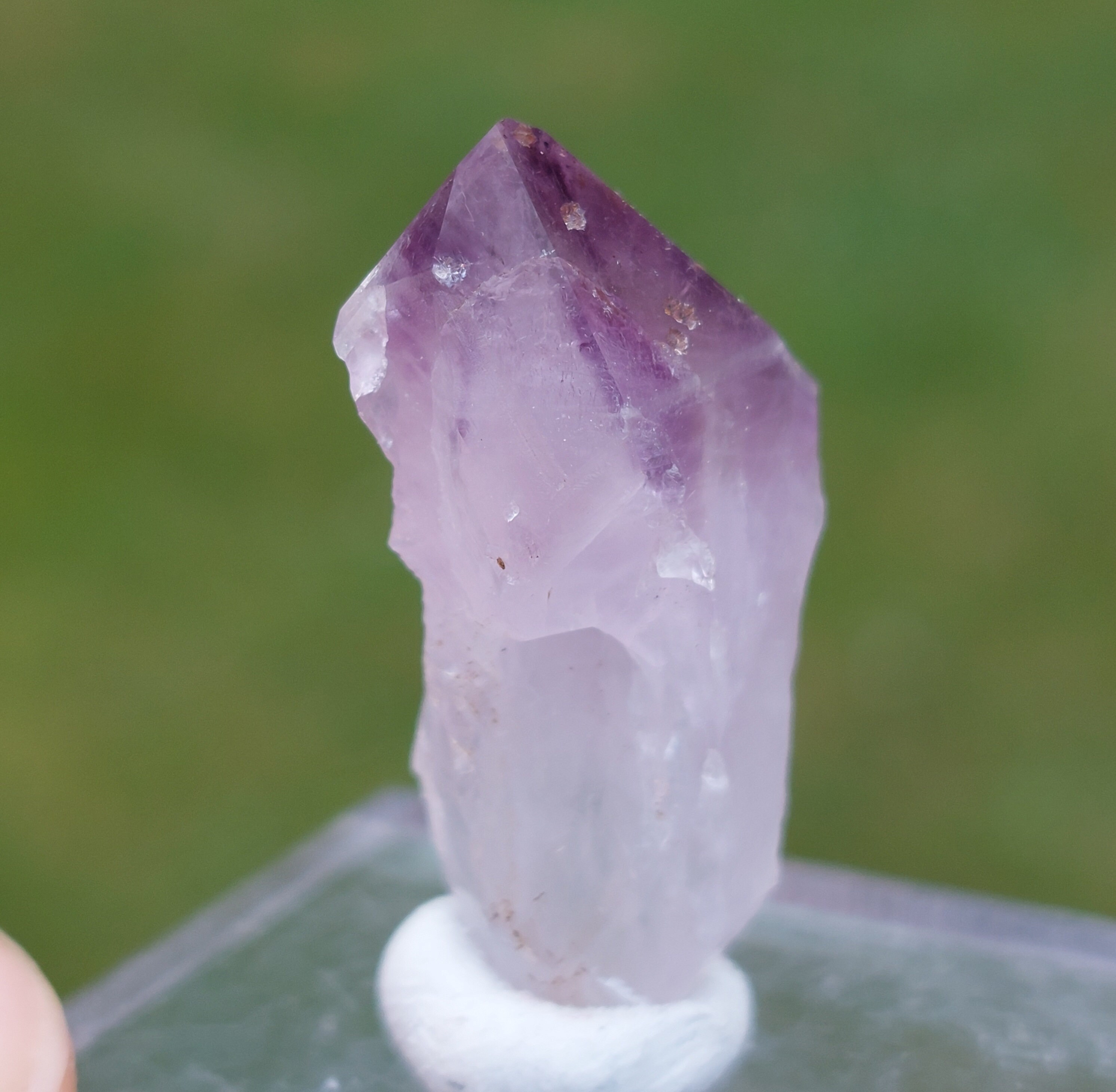 ニュージャージー産アメジストポイント、ヘマタイト含有ファントム