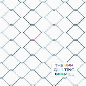 Puede incluir: Un fondo blanco con un patrón de eslabones de cadena azules. Una línea roja forma una V en el centro de la imagen. El texto "THE QUILTING MILL" está en la esquina inferior derecha con flechas de colores.
