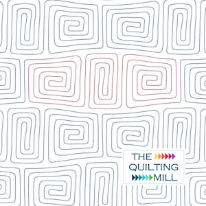 Könnte beinhalten: Ein weißer Hintergrund mit einem sich wiederholenden Muster aus blauen und roten umrandeten Quadraten. Die Quadrate bestehen aus konzentrischen Linien. Der Text "THE QUILTING MILL" befindet sich in der unteren rechten Ecke des Bildes.