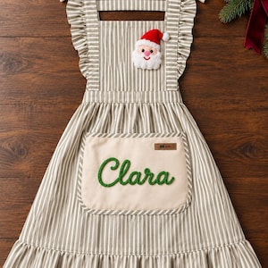 Gepersonaliseerd kerstschort met op maat geborduurde naam en feestelijke patch, gestreept bakschort met ruches, kerstcadeau voor mama