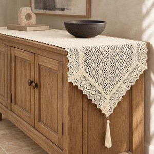 Runner da tavola in pizzo all'uncinetto color avorio con bordi smerlati, foulard rettangolare per comò, decorazione da tavola in stile cottagecore