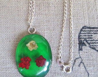 Green cameo necklace, red white green flower choker necklace, silver flower choker necklace, retro cameo choker, best friend jewelry gifts