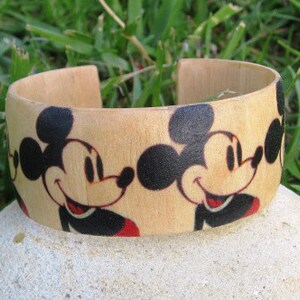 Patrón de ratón de Mickey Warholpulsera ajustable de madera imagen 1