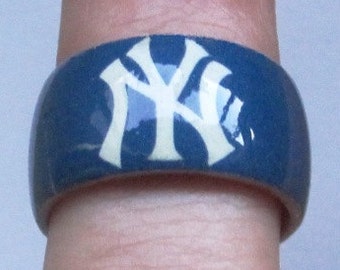 New York (Yankees) -- wood finger ring