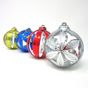 Vintage Plastic Jewelbrite Round Christmas Tree Ornaments Set of 4 Holiday Decorations Original Box Silver, Gold, Red and Blue Floral Design image 1