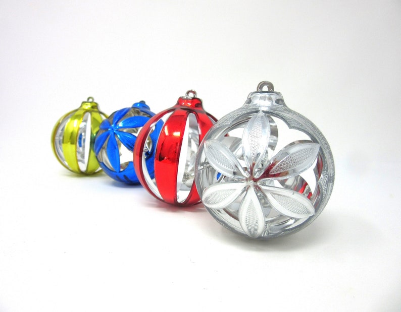 Vintage Plastic Jewelbrite Round Christmas Tree Ornaments Set of 4 Holiday Decorations Original Box Silver, Gold, Red and Blue Floral Design image 1