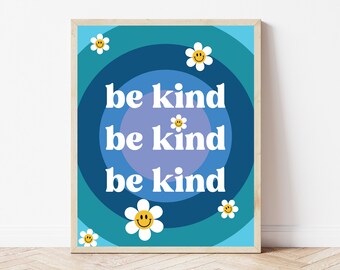 Puede incluir: Un póster azul y verde con círculos concéntricos y margaritas blancas con caras sonrientes amarillas. El texto "be kind" se repite tres veces en blanco.