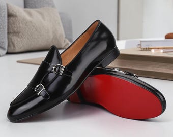 Mocassini Christian Louboutin in pelle nera con doppia fibbia, ideali per balli di fine anno e matrimoni.