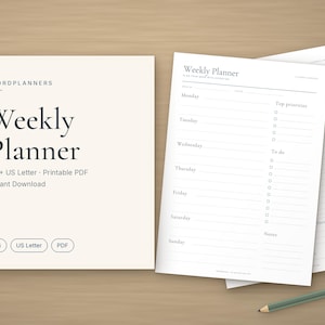 Op de afbeelding: Een wekelijkse planner als printbaar PDF-document met een voorpagina met de tekst Fjordplanners Weekly Planner A4 + US Letter Printable PDF Instant Download en een tweede pagina met een gestructureerde lay-out voor taken.