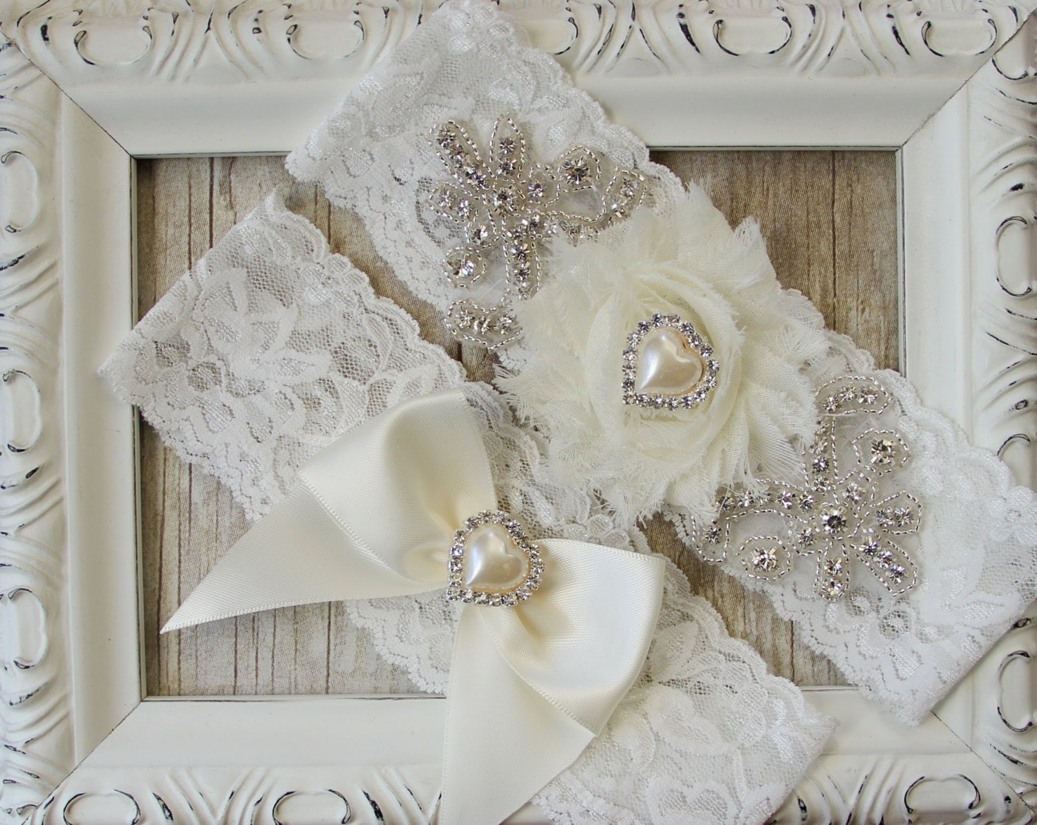 Отделка платья кружевом. Кружевной фарфор. Красивые комплекты нижнего белья. Белый комплект интимиссими кружевной. Белое кружевное белье.