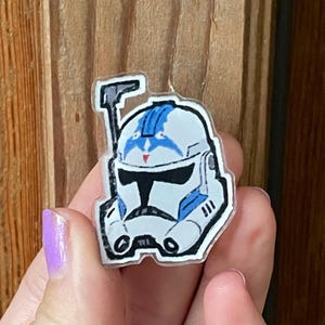 Fives acrylic pin