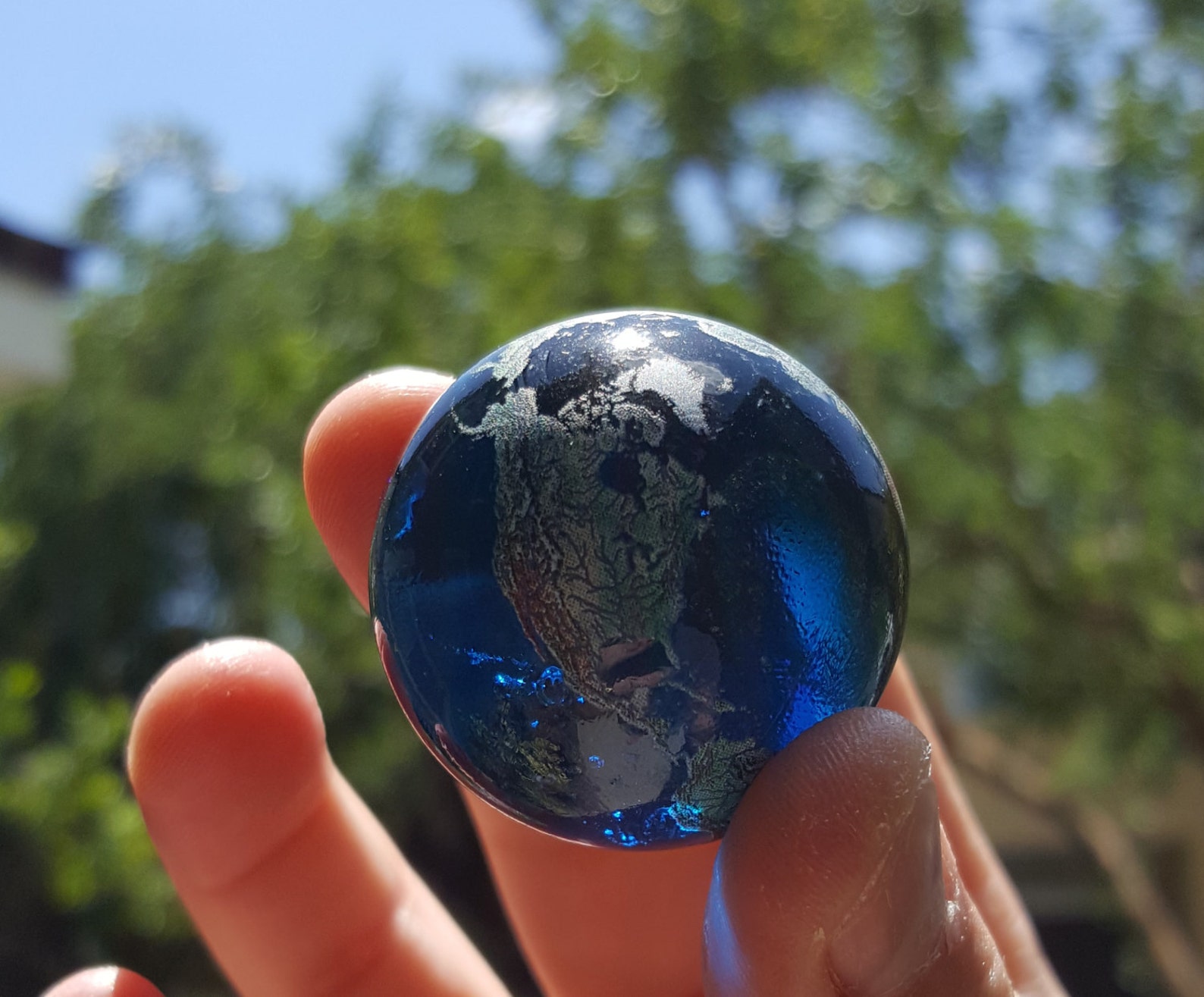Glass worlds. Стеклянный земной шар. Стеклянный шар Планета земля. Стеклянный шар с планетами. Стеклянный шар в виде земли.