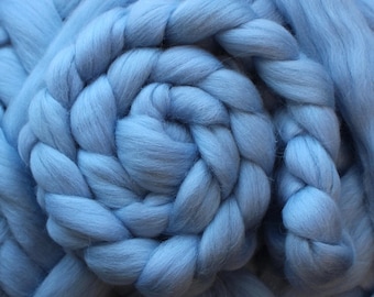 Shetland Wool 'Dream' Combed Top Roving Dyed Wool Spinning Fiber Light Blue