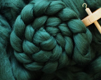 Shetland Wool 'Evergreen' Combed Top Roving Dyed Wool Spinning Fiber Dark Green