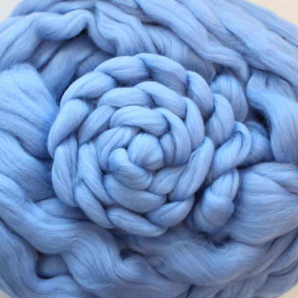 Corriedale Wool 'Dream Blue' Blend Combed Top Roving Dyed Wool Spinning Fiber Fibre Blue