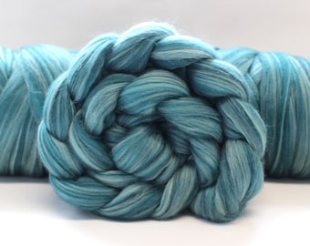 Superfine Merino 'Mojito' Blend Wool Combed Top Roving Dyed Wool Spinning Fiber Fibre green