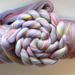 Merino 'Unicorn' Wool Combed Top Roving Dyed Wool Spinning Fiber Pastel Lavender purple