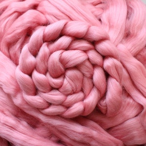 Corriedale Wool &#39;Salmon&#39; Peach Combed Top Roving Spinning Fiber Fibre