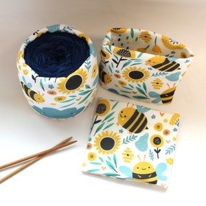 Bee Yarn Cozy Yarn Sock Skein Sleeve Skein Coat Yarn Keeper Knitting Gift Accessory Yarn Cake Wool Hugger Holder