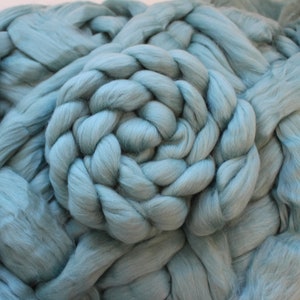 3.6 oz Merino Wool 'Teal 2' Blend Combed Top Roving Dyed Wool Spinning Fiber Fibre