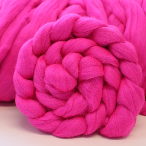 Laine mérinos mélangée « Hot Pink » Dessus peignée fluo Laine mèche-teinte, filage, fibre Non-tissé Fluorescent