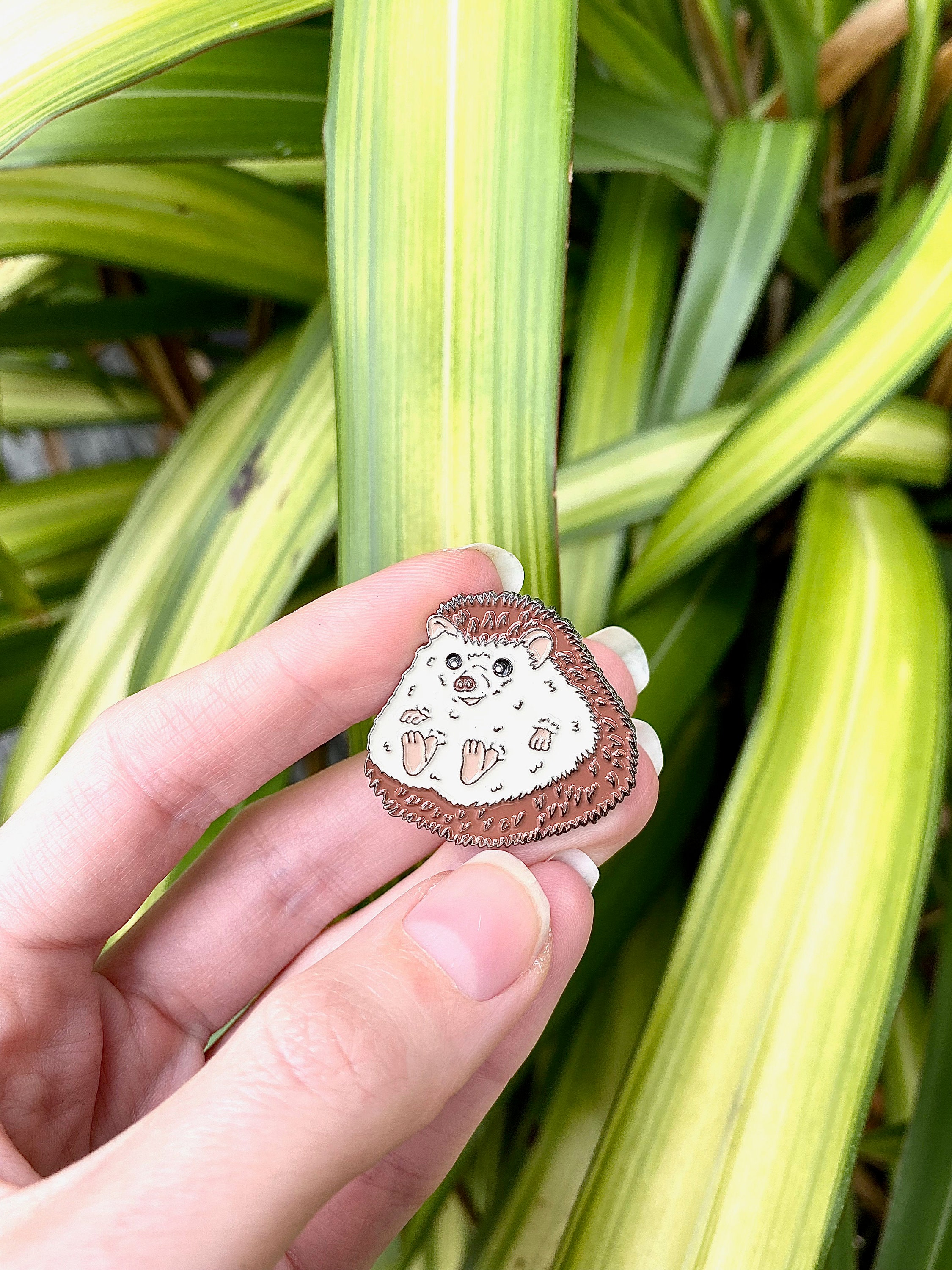 ハリネズミのピンバッジ - Etsy 日本